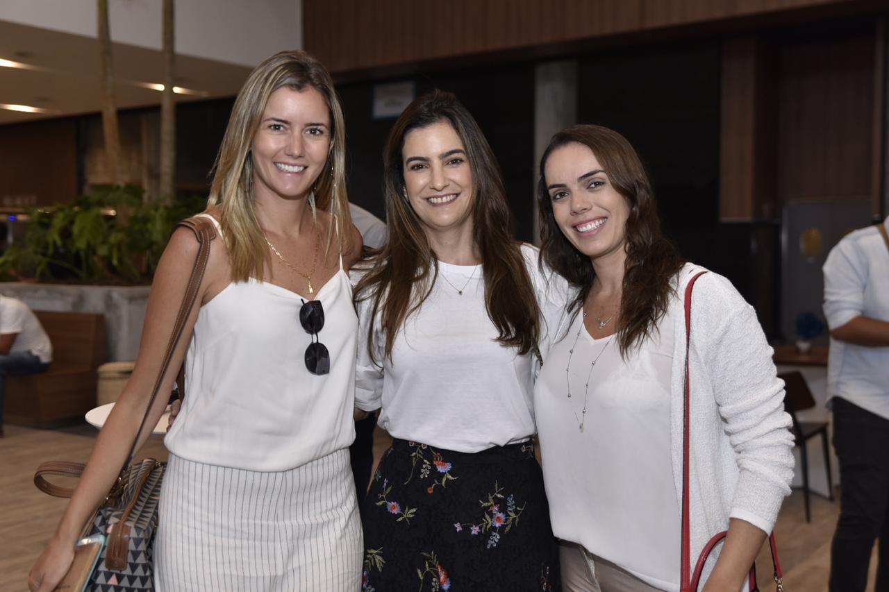  Priscila Pinho, Michele Estevez e Camila Oliveira       